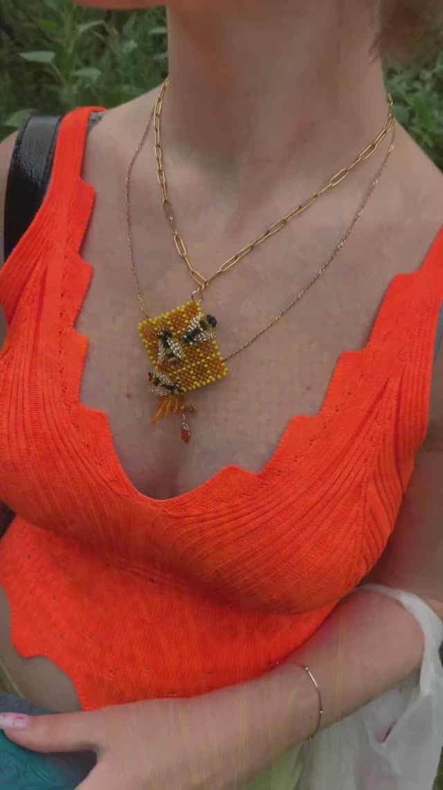 Пчëлы на сотах, подвеска из бисера 🐝🐝🐝 смотреть онлайн