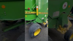 Пресс-подборщик John Deere 580 в премиальной комплектации. Видео прокрутки.