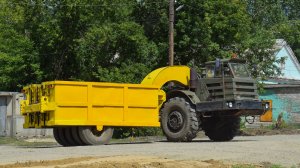 МоАЗ-546П с прицепным катком ДУ-16Г/Soviet single-axle tractor MoAZ-546P with trailer roller DU-16G
