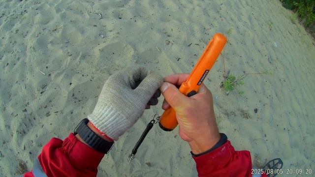 Поиск металлоискателем Minelab X-Terra Pro на песке