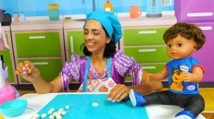 Пупс Беби Бон Братик на волшебной кухне! Игры в пластилин Play Doh! Готовлю игрушкам попкорн и смузи