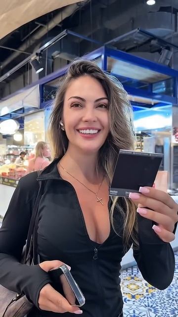 1 + 📹 Take a picture beautiful lady #streetphotography → смотреть онлайн