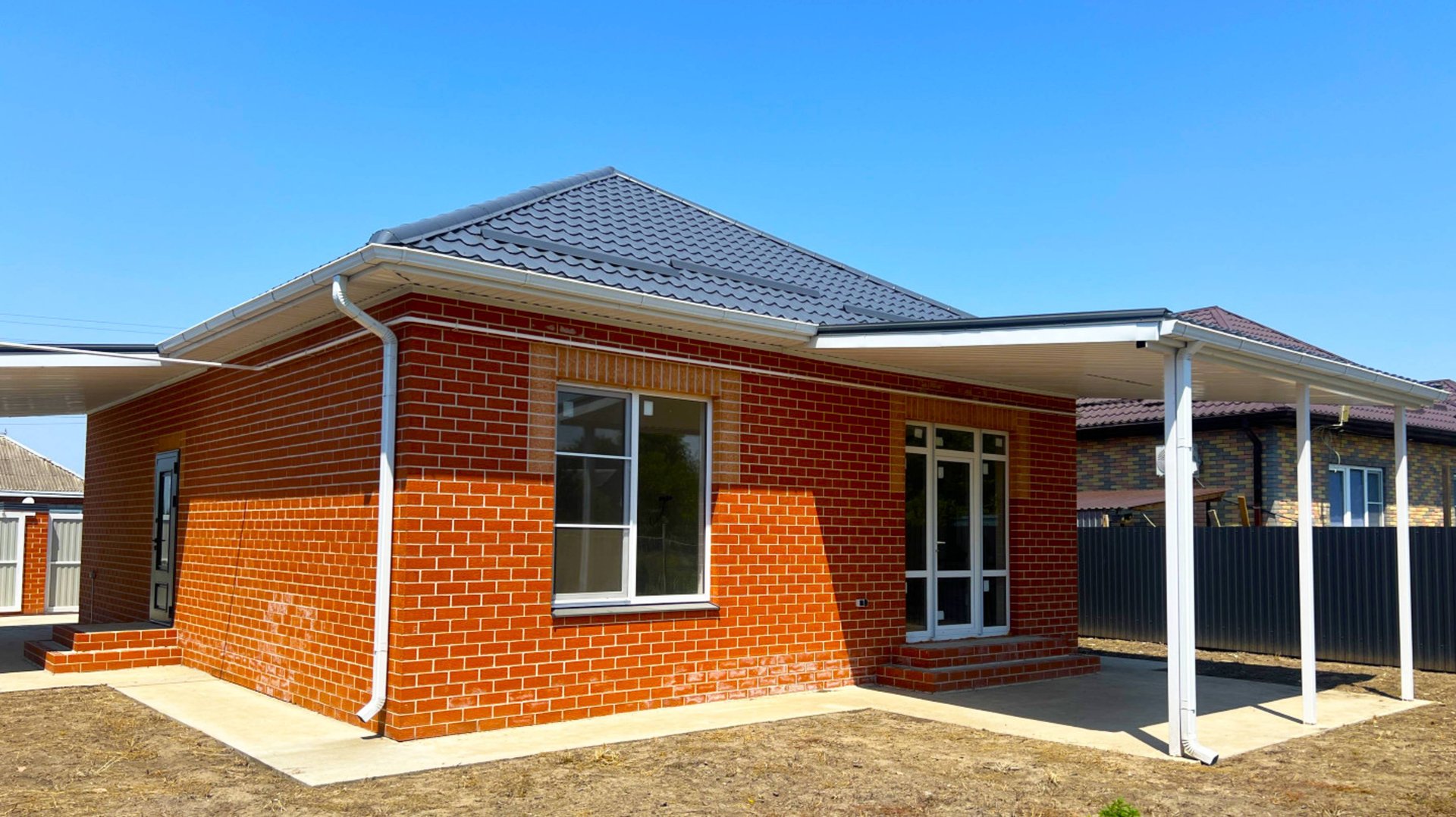 Светлый и просторный дом с отличной планировкой рядом с асфальтом. Краснодар и море близко! смотреть онлайн