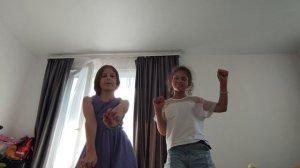 мы с сестрой пытаемся повторить подборку по миру денди но мы только в одной одежде!!!