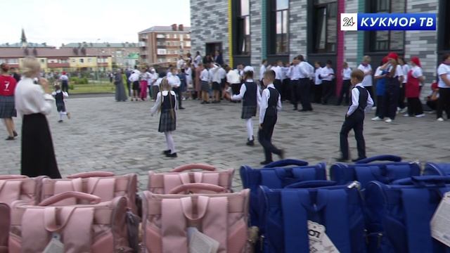 Раис Татарстана с рабочей поездкой посетил Кукморский район смотреть онлайн