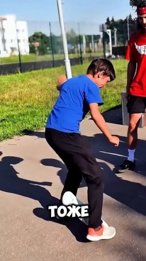 САМОКАТЕР СЛОМАЛ МОЙ СКЕЙТ‼️ #скейтборд #скейт #а4 #shorts #самокат #самокатеры