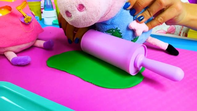 Готовлю игрушкам — Свинка Пеппа и трубочки с кремом — Игры в пластилин Плей До для детей смотреть онлайн
