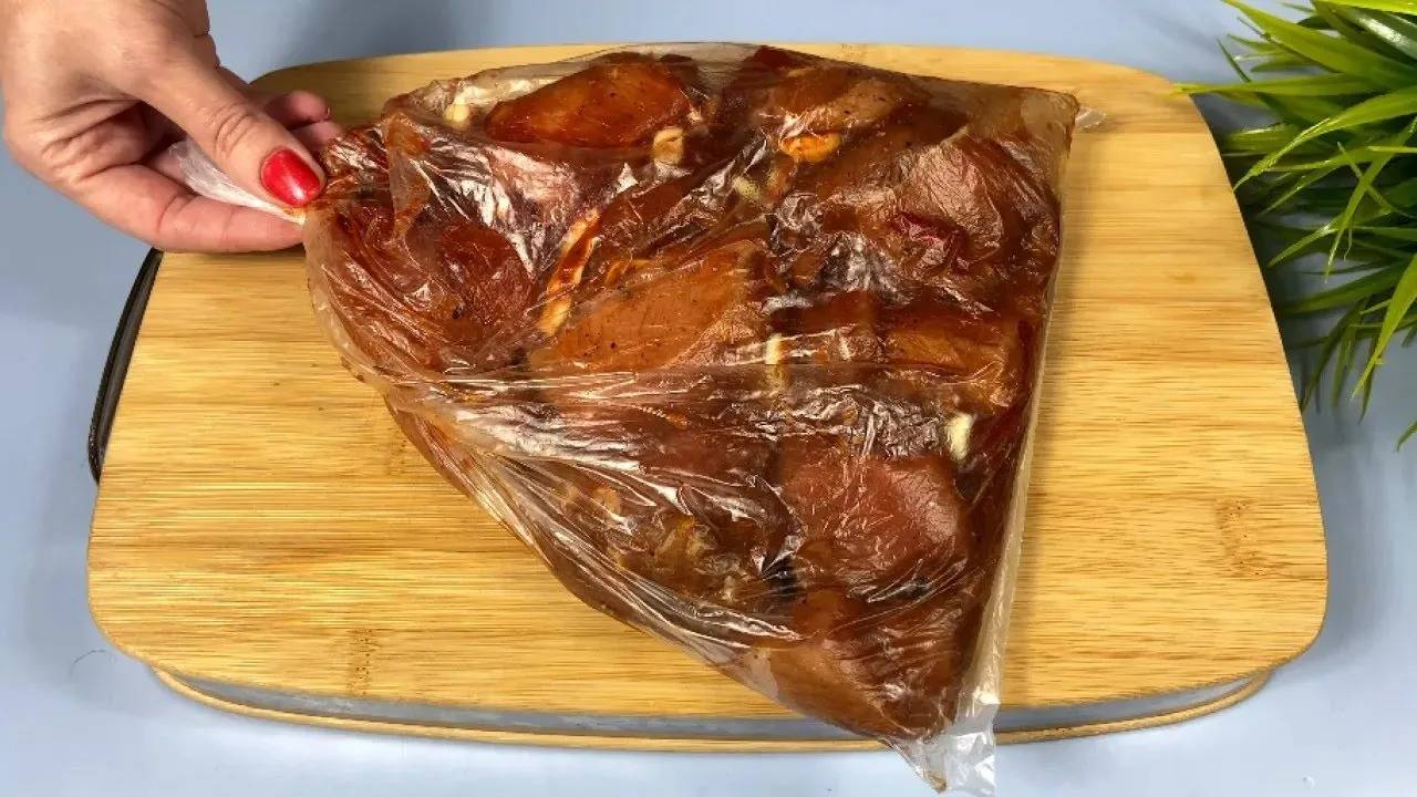 Знакомый ПОВАР показал как ПРАВИЛЬНО готовить мясо! Супер, как ВКУСНО получилось! Два рецепта! смотреть онлайн