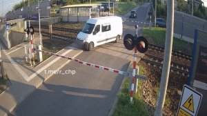 Только не шлагбаум! Только не шлагбаум! ДТП с поездом