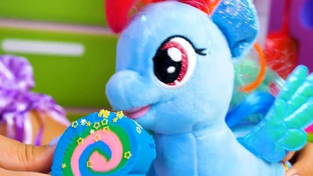 Май Литл Пони и Принцесса на игрушечной кухне – Готовлю игрушкам – Игры для детей еда из Плей До смотреть онлайн