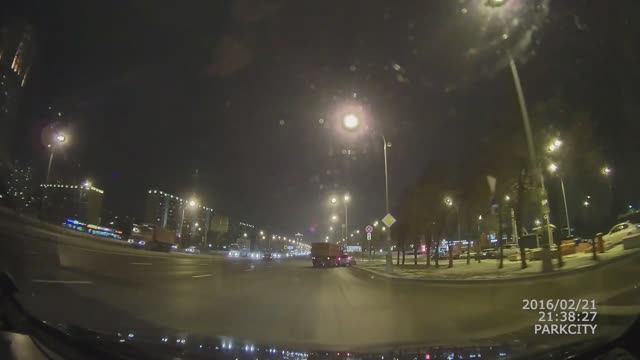 Грузовик раздавил легковушку смотреть онлайн