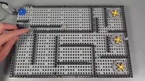 Прокладывание цепочки Lego вокруг нескольких препятствий