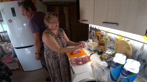 Накупили продуктов. А то в холодильнике мышка повесилась.Покупка для Светы.