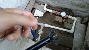 КАК ОТКРЫВАТЬ И ЗАКРЫВАТЬ ВОДОПРОВОДНЫЙ КРАН В ГЛУБОКОЙ ЯМЕ