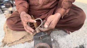 Процесс переработки старых газовых баллонов кондиционера для изготовления дровяной печи