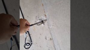 Соседи сверху просверлили потолок 😱Наверное хотят быть ближе 😂