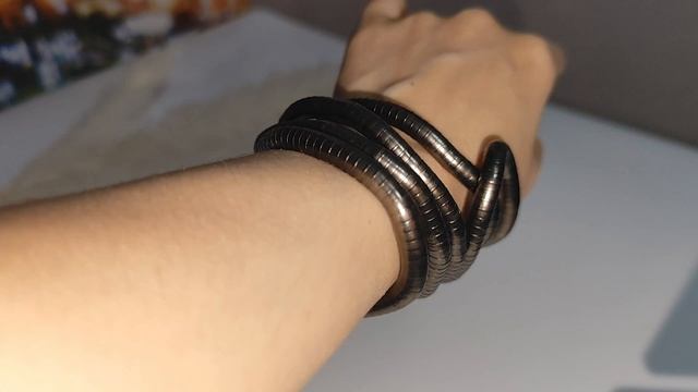 Гибкое колье трансформер, оттенок чёрный с серым смотреть онлайн