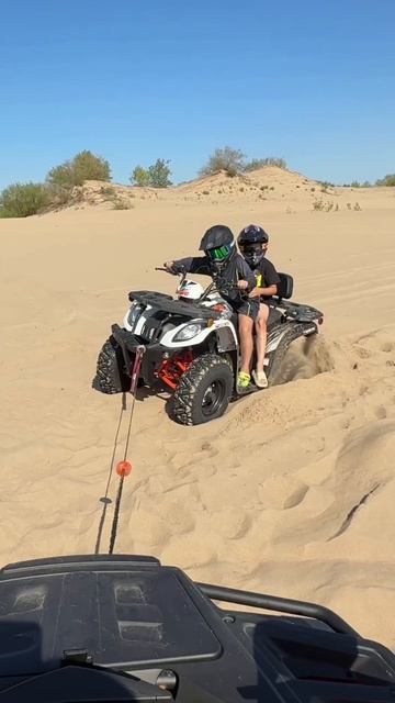 Учим молодое поколение☝🏼🚜 Парни вдвоем прошли весь маршрут на Kayo AU200💪🏼🔥 смотреть онлайн