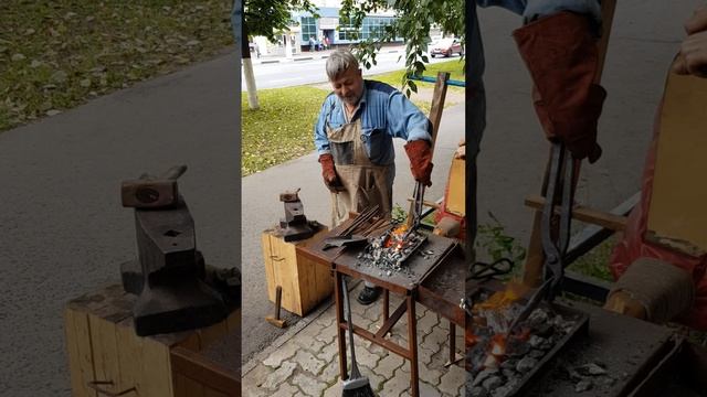 Как мы проводим иногда время. Куём метал на день города.