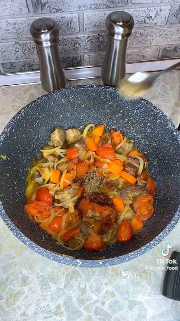 тушенное мясо с картошкой