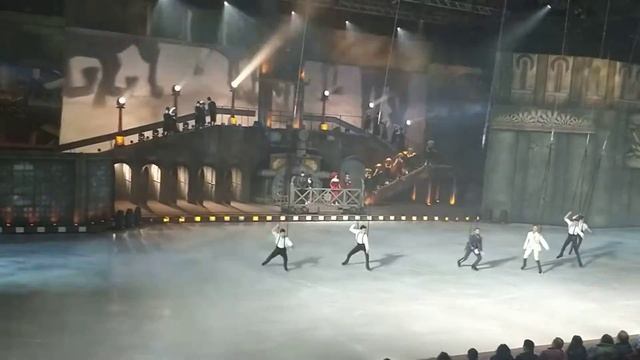 The horses running in the show of A. Karenina смотреть онлайн