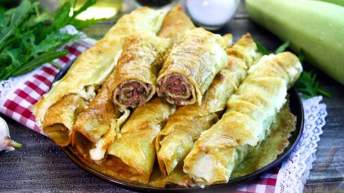 Кабачки с фаршем. РУЛЕТИКИ ИЗ КАБАЧКОВЫХ БЛИНОВ С ФАРШЕМ.