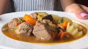 Летнее блюдо в казане «СОУС»...🥘🥩🍆🍅😋 Рецепт в описании ✍️