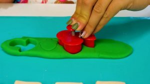 Игры в готовку. Готовлю игрушкам КАНАПЕ! Кукла Барби готовится к вечеринке. Видео для детей