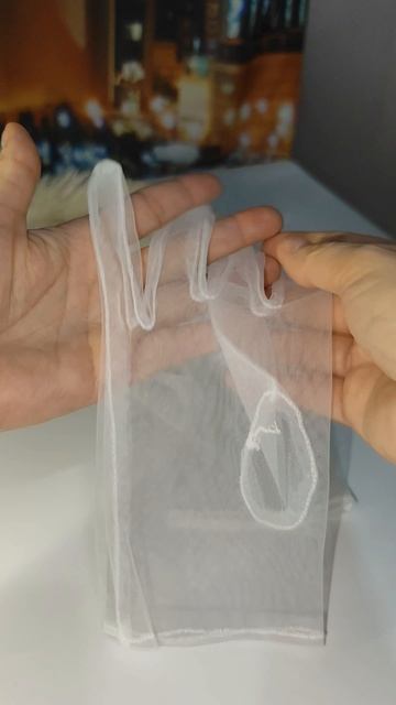 Короткие белые прозрачные перчатки из фатина