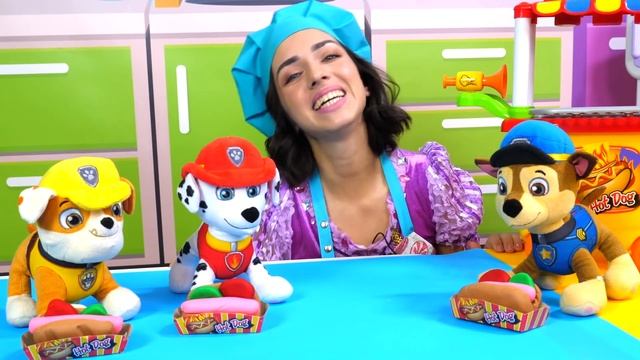 Видео для детей про игрушки Щенячий Патруль! Готовлю игрушкам хот-доги и бутерброды. Игры в готовку смотреть онлайн