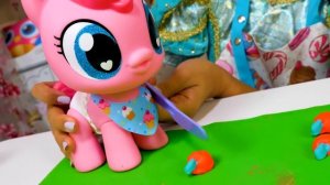 Видео про игры в готовку для Литл Пони Пинки Пай. Готовлю игрушкам яблочный пирог! Игры с Плей До!