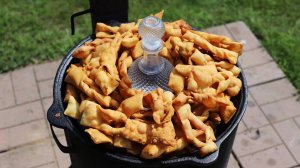 Хрустящий хворост на водке в казане на костре