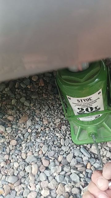 Лайфхак,как быстро и легко отпустить автомобиль с Домкрата 👍