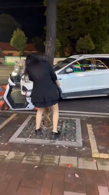 1 + Can you help her 😱 смотреть онлайн