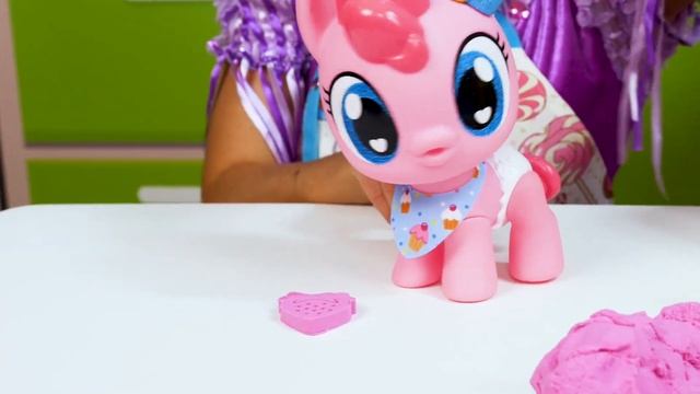 Готовлю игрушкам! Кинетический песок: печенье для Май Литл Пони — Лепка для детей смотреть онлайн