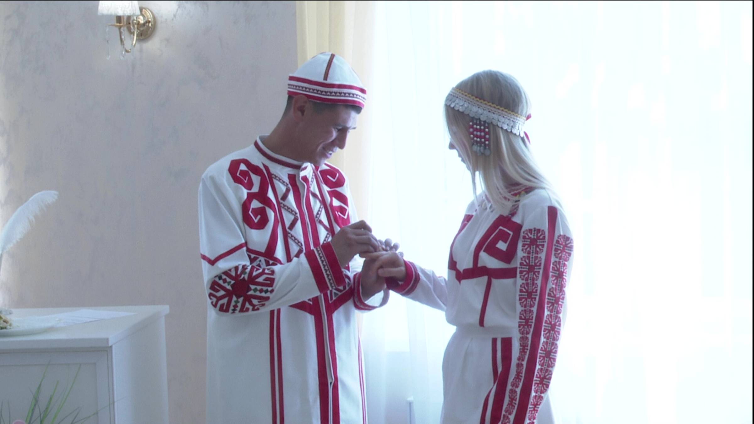 Вадим и Марина из Нурлатского района заключили свой брак, следуя чувашским национальным традициям смотреть онлайн