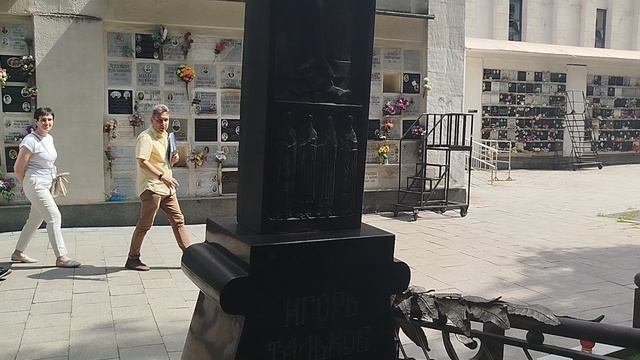 Ваганьковское кладбище - могилы Михаила Пуговкина, Риммы Казаковой Михаила Танича, Игоря Талькова, Л смотреть онлайн