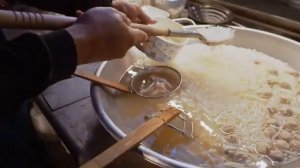 Китайская УЛИЧНАЯ Еда - Ночной Продовольственный Базар в ДУНГУАНЕ Самый ОЖИВЛЕННЫЙ Ночной Рынок