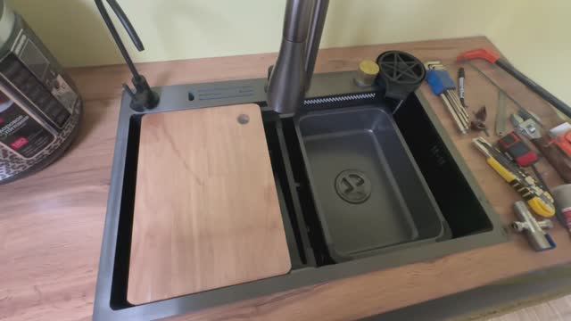 Раковина для кухни. Установка и распаковка. Многофункциональная мойка с водопадом для кухни. Обзор. смотреть онлайн