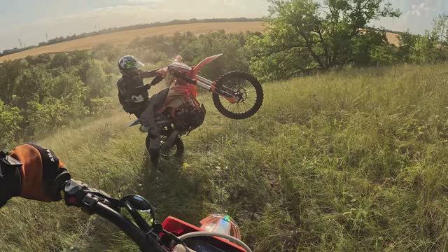 Эндуро гонка по лесу смотреть онлайн