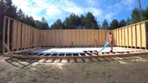 Уже есть стены и мягкая кровля