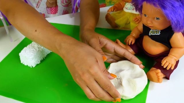 Готовлю игрушкам — Глазированный сырок из Плей До. Игры в готовку для детей с Беби Бон смотреть онлайн