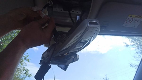 Адаптер для подключения регистратора от плафона в Белджи X 50.