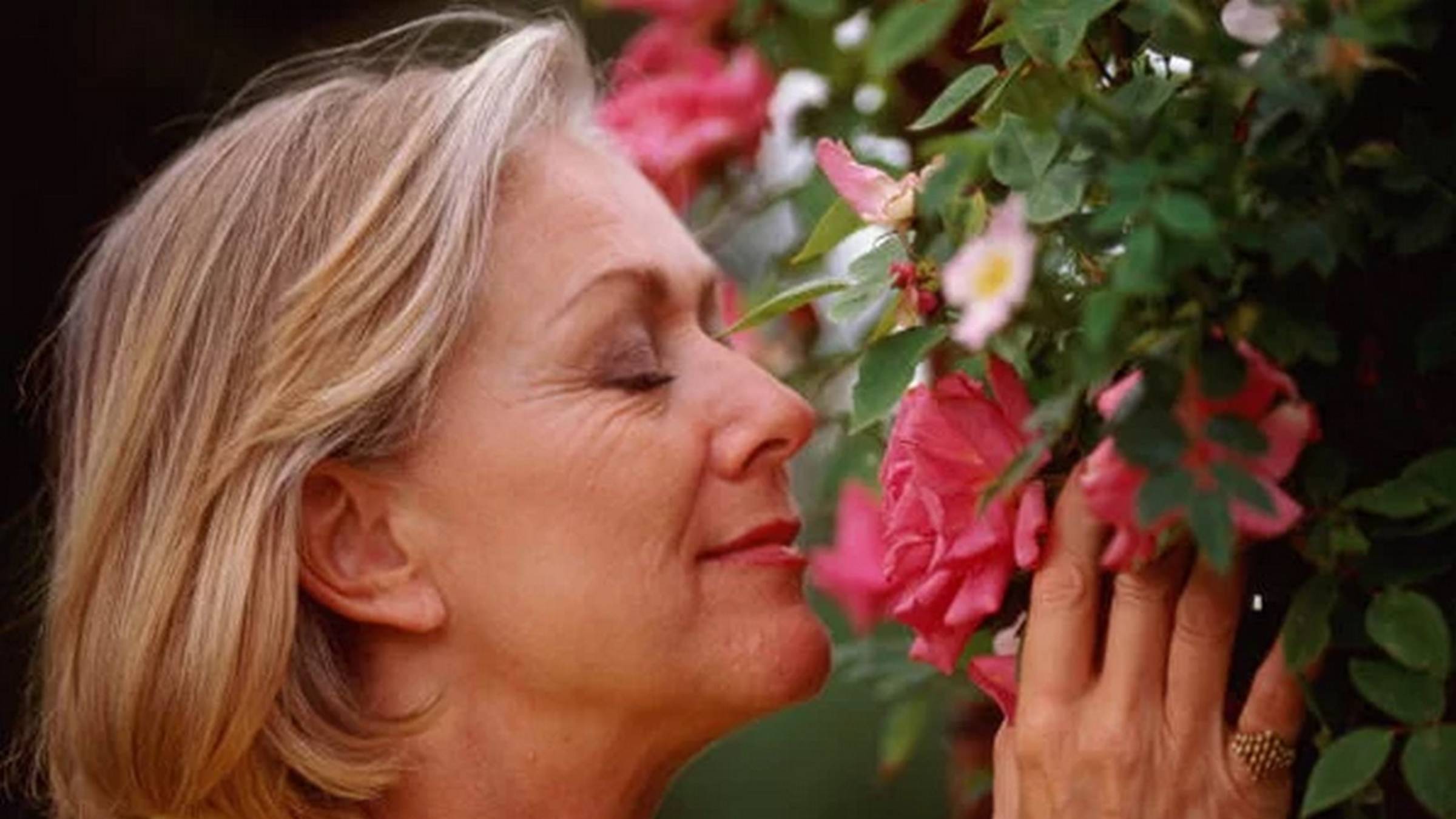 Анна Опарина "Да, мы теряем свежесть лиц ..." читает Любовь Б. смотреть онлайн