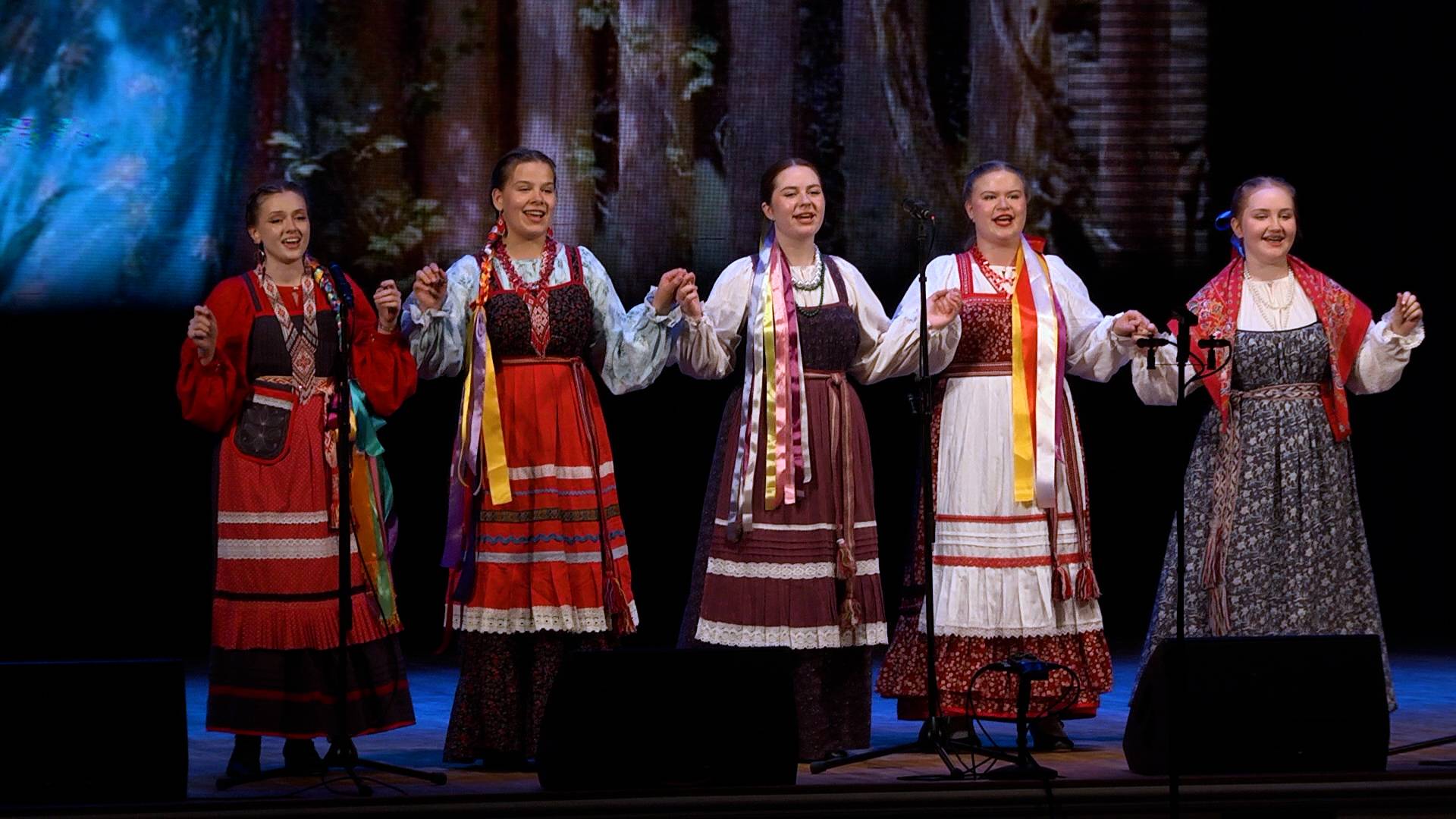 Фольклорный ансамбль «Соловка» в дипломном концерте СХНП СОКИ 19 июня 2025 года смотреть онлайн