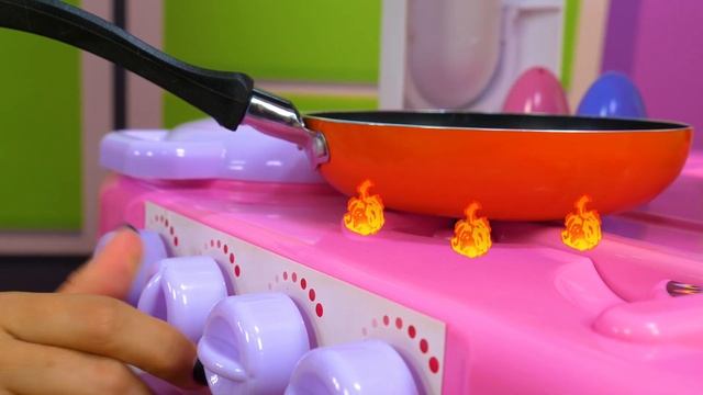 Готовлю игрушкам — Блинчики для Литл Пони — Игры для детей лепка из пластилина Плей До смотреть онлайн