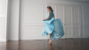 Девушка в платье