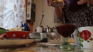 МУЖ МЕНЯЕТ КРОВЛЮ НА БАНЕ/УБИРАЮ КАМНИ.