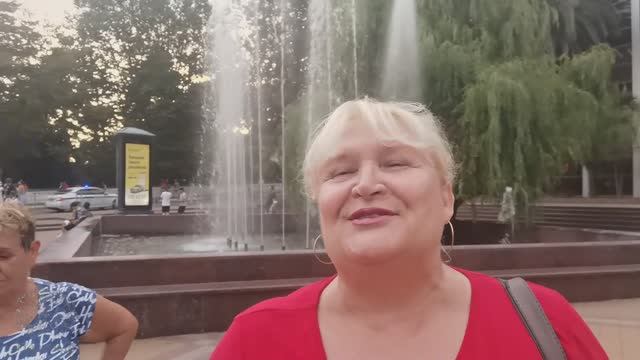 Жаркий день на Платановой аллее сегодня в Сочи 2022.mp4 смотреть онлайн