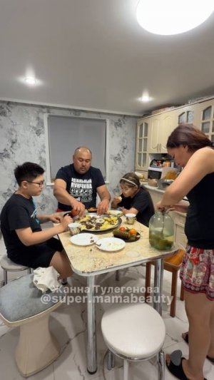 После поминок Ажеки у меня гостили племянники из КЗ